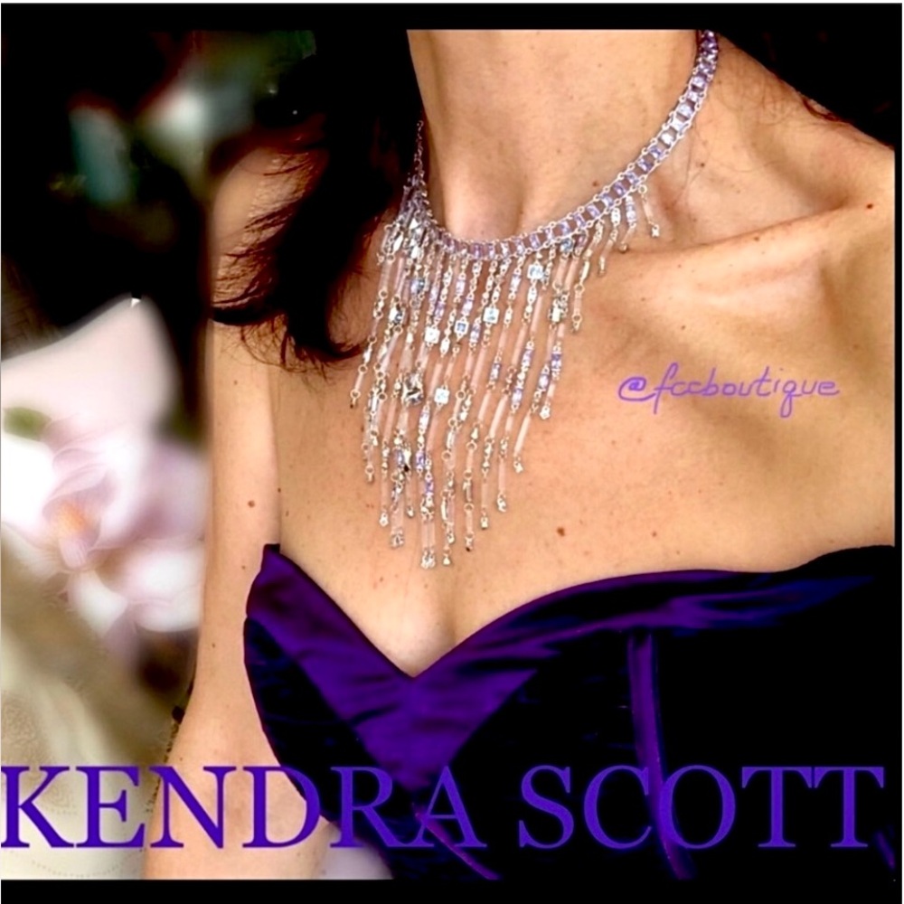 KENDRA SCOTT Maxen statement necklace in Silver / lavender crystals